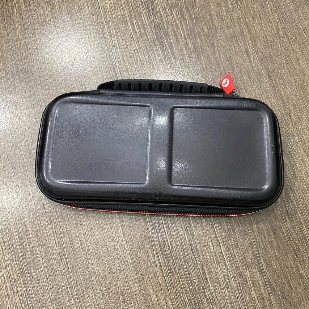 Mario Kart Deluxe 8 Travel Case - Multicolor Mario Design